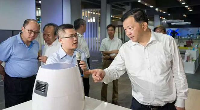 【廣東·佛山】廣東省委常委、宣傳部部長慎海雄一行考察廣東工業設計城