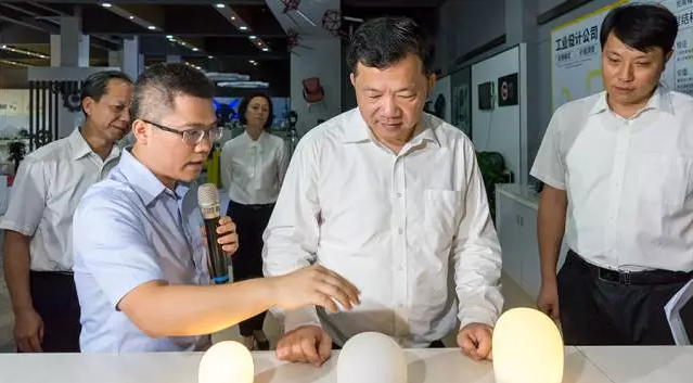 【廣東·佛山】廣東省委常委、宣傳部部長慎海雄一行考察廣東工業設計城