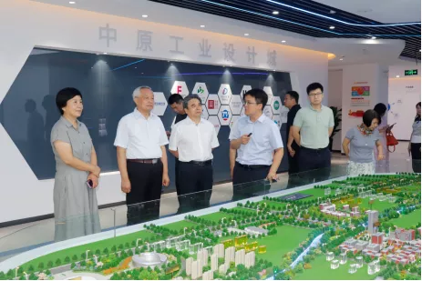 省政協常委、省政協港澳臺僑和外事委員會主任楊京偉一行蒞臨中原工業設計城參觀考察
