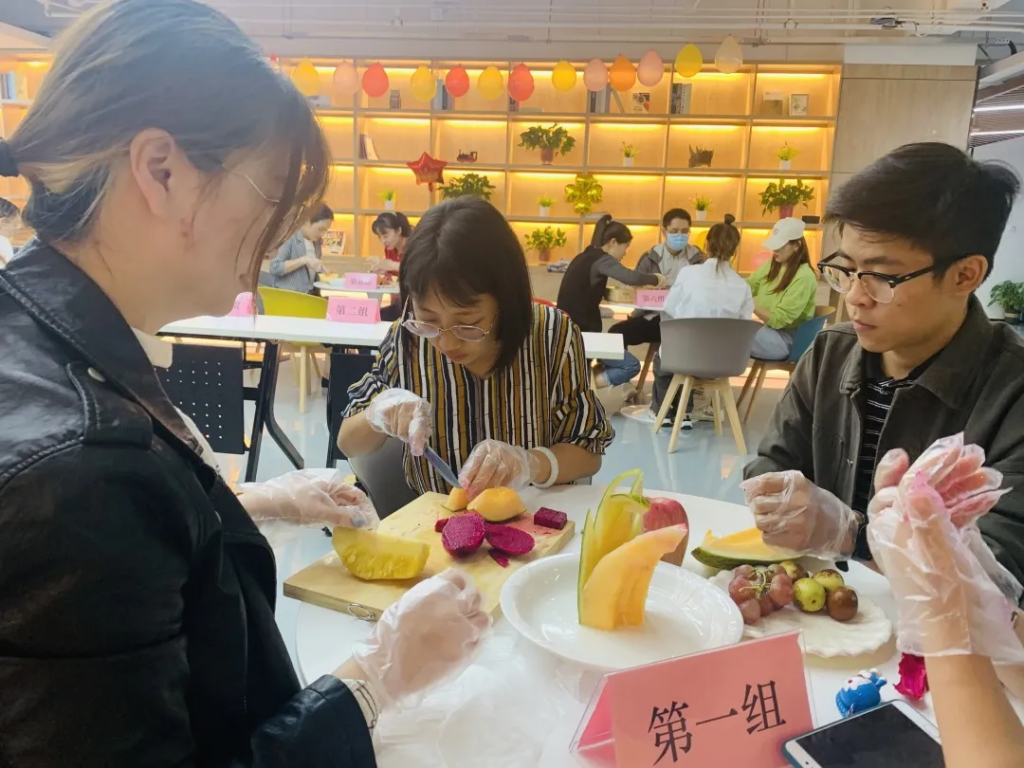 猜燈謎、拼果盤，中原工業(yè)設(shè)計(jì)城的這場(chǎng)迎國(guó)慶中秋雙節(jié)活動(dòng)氛圍濃