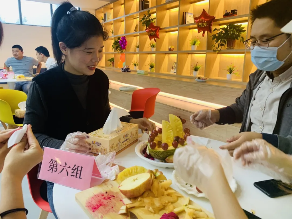 猜燈謎、拼果盤，中原工業(yè)設(shè)計(jì)城的這場(chǎng)迎國(guó)慶中秋雙節(jié)活動(dòng)氛圍濃