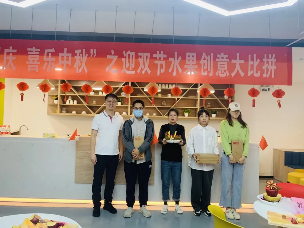 猜燈謎、拼果盤，中原工業(yè)設(shè)計(jì)城的這場(chǎng)迎國(guó)慶中秋雙節(jié)活動(dòng)氛圍濃