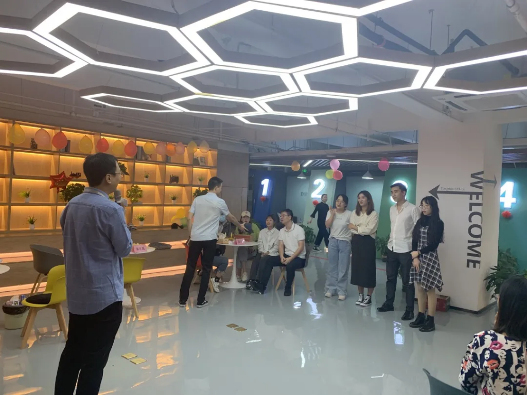 猜燈謎、拼果盤，中原工業(yè)設(shè)計(jì)城的這場(chǎng)迎國(guó)慶中秋雙節(jié)活動(dòng)氛圍濃