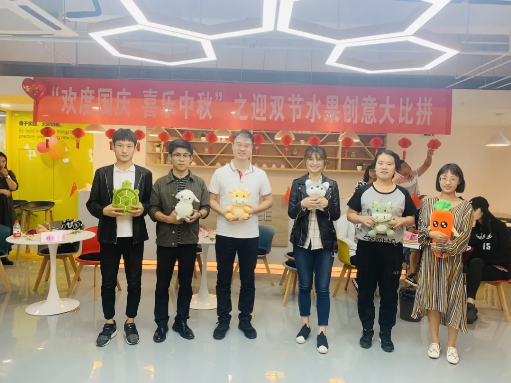 猜燈謎、拼果盤，中原工業(yè)設(shè)計(jì)城的這場(chǎng)迎國(guó)慶中秋雙節(jié)活動(dòng)氛圍濃