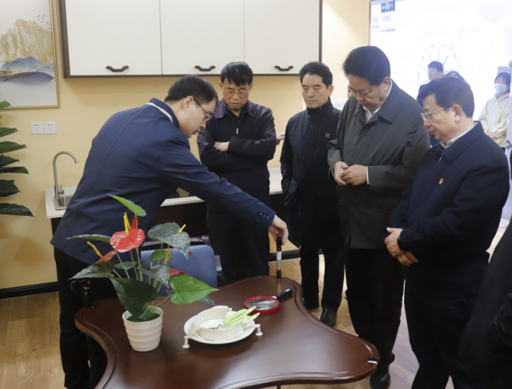 省老促會會長劉春良一行蒞臨設計城參觀調研，市長徐衣顯陪同調研