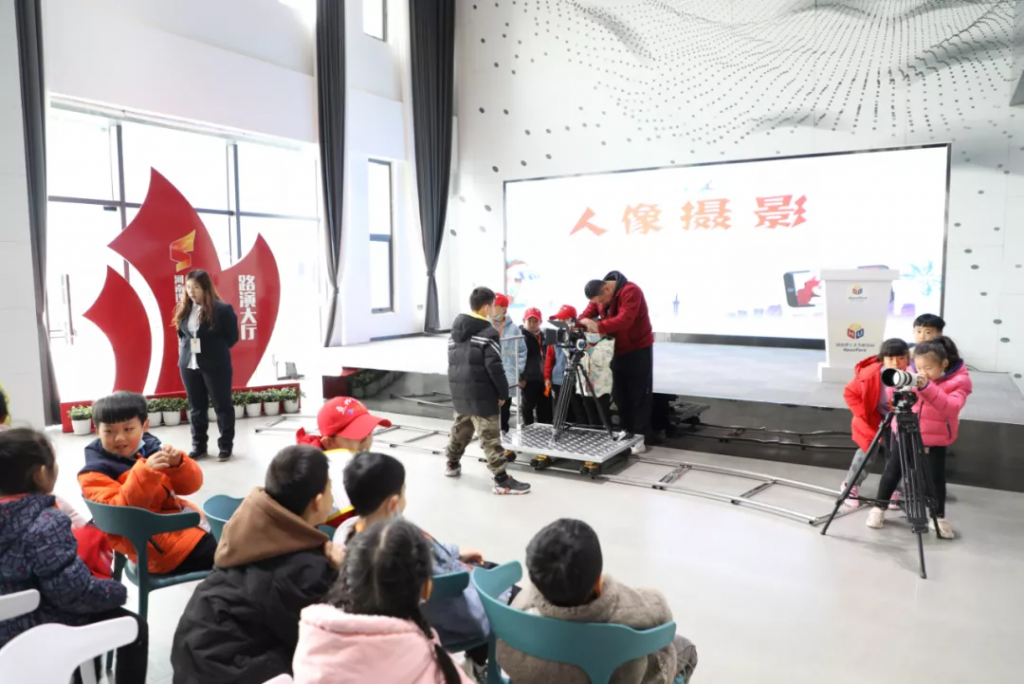 中原工業設計城舉辦小學生研學活動：走進設計“圈”，感受設計奧妙