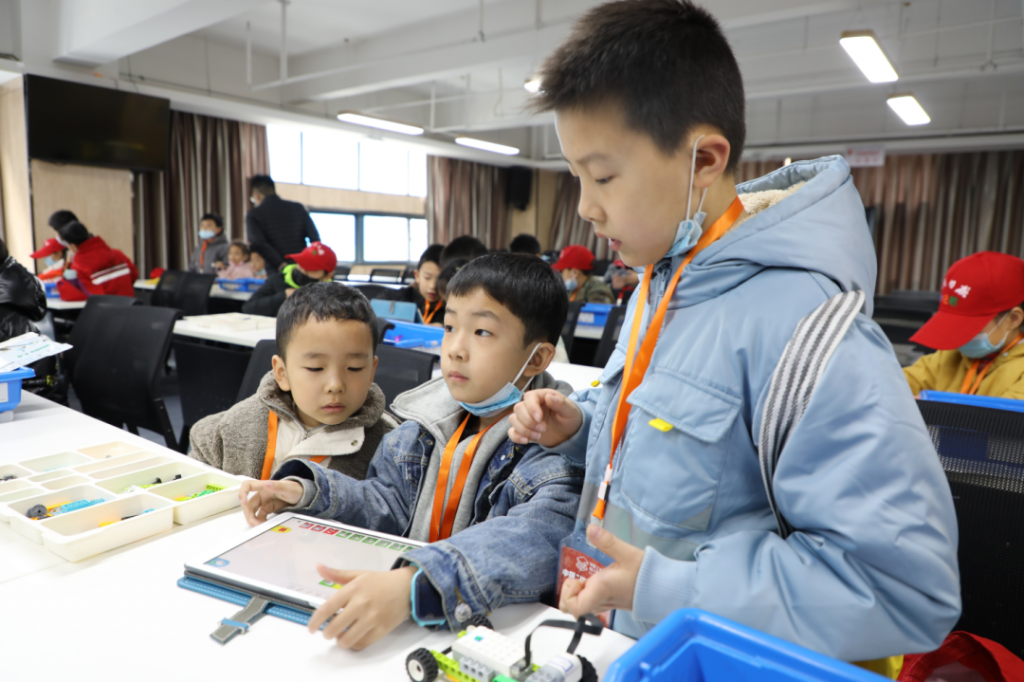 中原工業設計城舉辦小學生研學活動：走進設計“圈”，感受設計奧妙