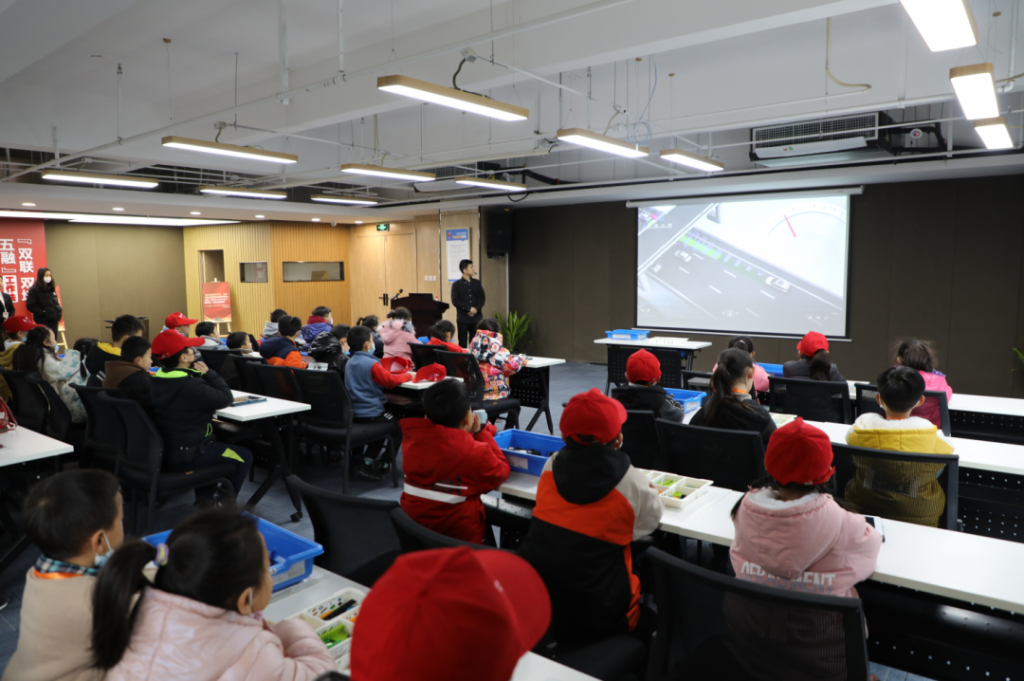 中原工業設計城舉辦小學生研學活動：走進設計“圈”，感受設計奧妙
