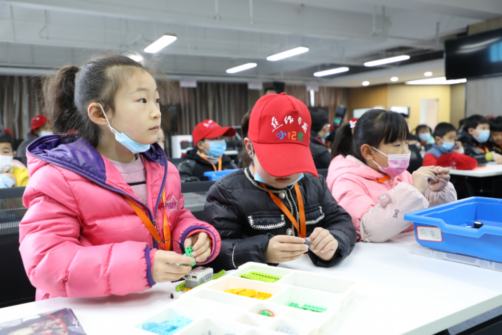 中原工業設計城舉辦小學生研學活動：走進設計“圈”，感受設計奧妙