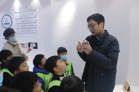 指尖競(jìng)速—焦作市首屆ICA魔方段位認(rèn)證考試在中原工業(yè)設(shè)計(jì)城成功舉辦