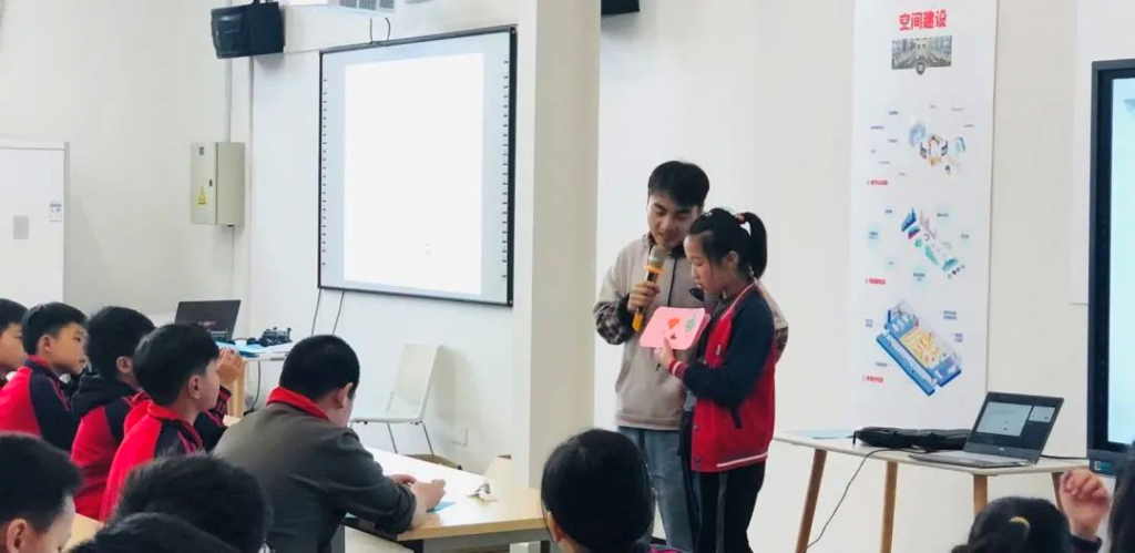 小小創(chuàng)客發(fā)明家 研學實踐顯身手