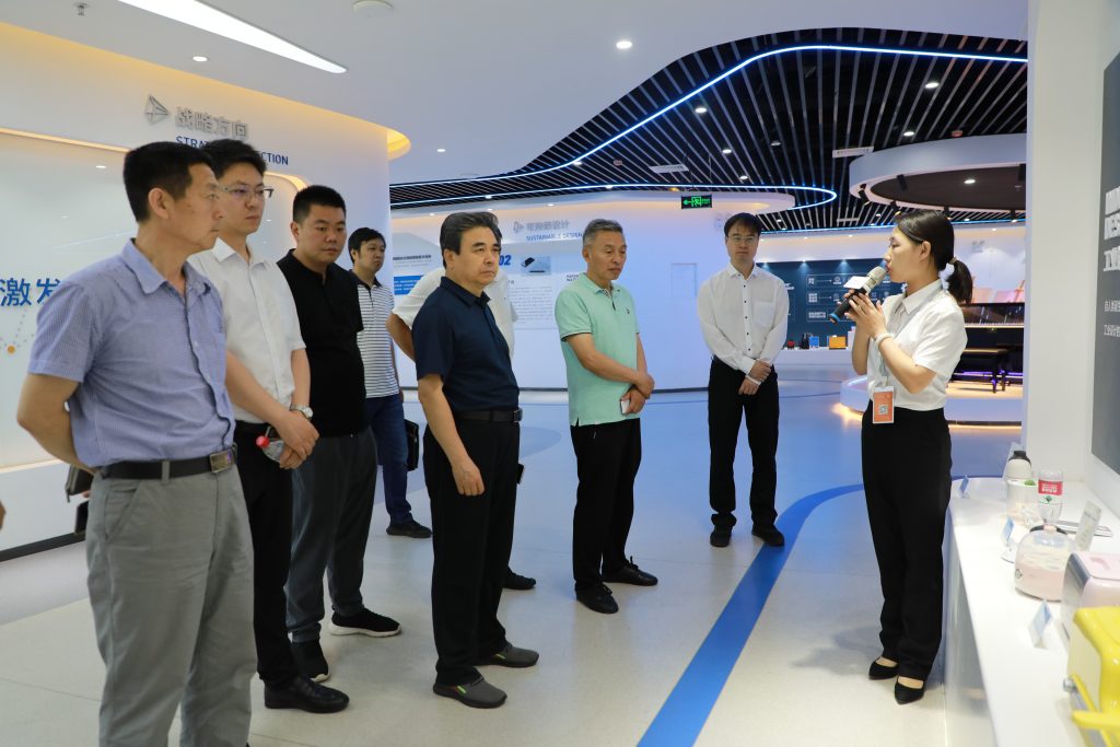 鶴壁市政協考察團一行蒞臨中原工業(yè)設計城參觀調研