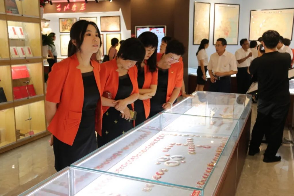 傳承紅色基因，豐城市政協走進設計小鎮開展“紅色走讀”活動