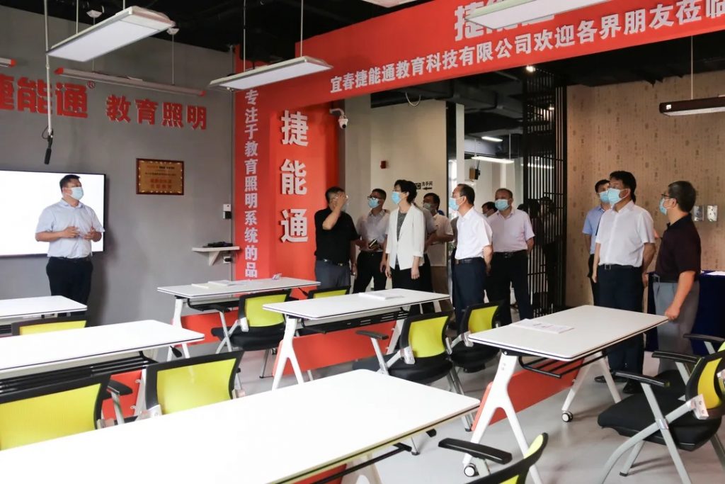 江西省委常委、省委宣傳部部長施小琳一行調研江西工業(yè)設計小鎮(zhèn)