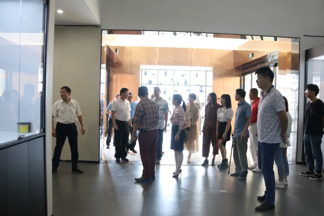 喜訊！中部教裝城喜迎一國(guó)內(nèi)知名設(shè)計(jì)大咖入駐，他是誰(shuí)？