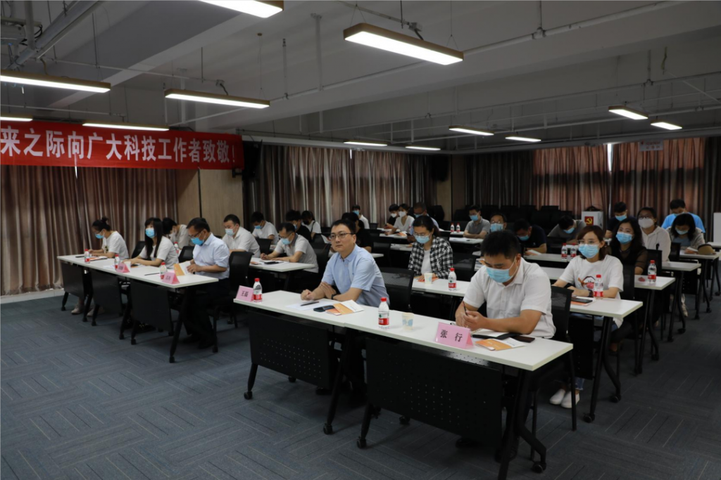 022年全國科技工作者日暨“科技引領(lǐng)·設(shè)計(jì)賦能”活動(dòng)在中原工業(yè)設(shè)計(jì)城成功舉辦"