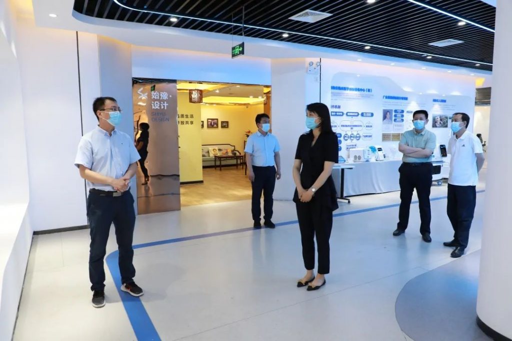 河南省人社廳就業(yè)促進局副局長謝攀一行蒞臨設計城調研