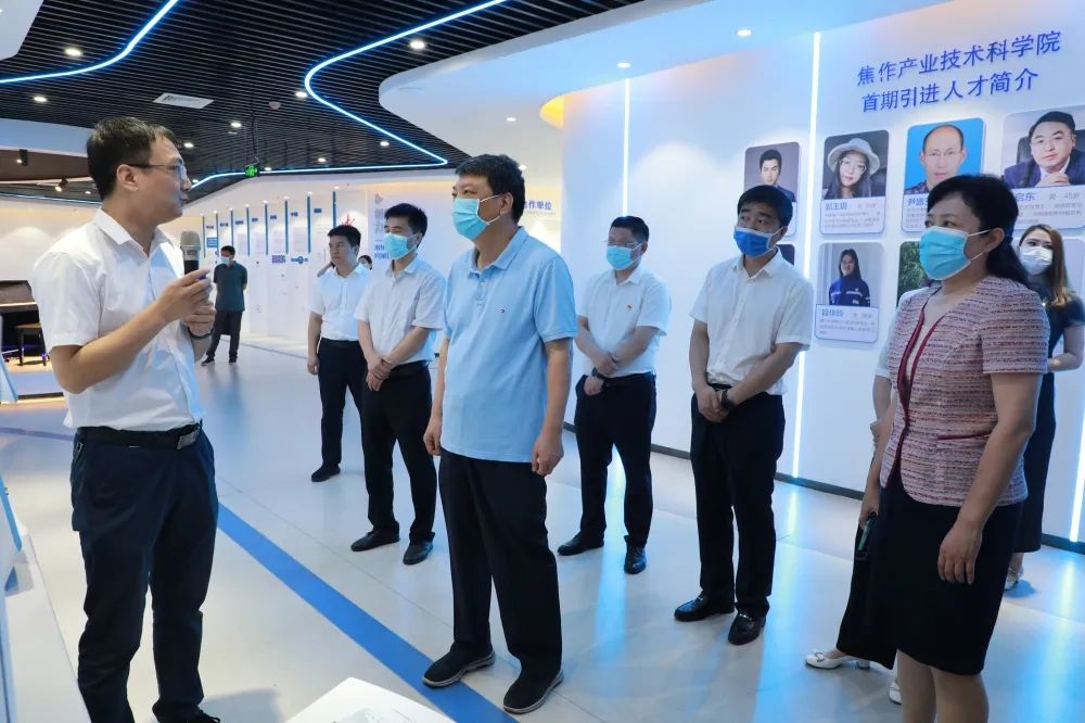 焦作市委常委、統(tǒng)戰(zhàn)部部長董炳麓一行蒞臨設計城參觀調(diào)研