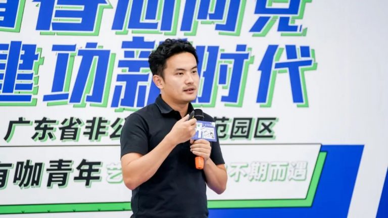 設(shè)計(jì)與藝術(shù)的碰撞，“青春心向黨 建功新時(shí)代”主題團(tuán)日活動(dòng)圓滿舉行