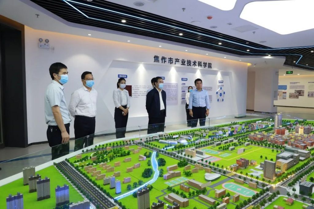 【園區(qū)動(dòng)態(tài)】河南省委編辦主任王付林一行蒞臨設(shè)計(jì)城參觀考察