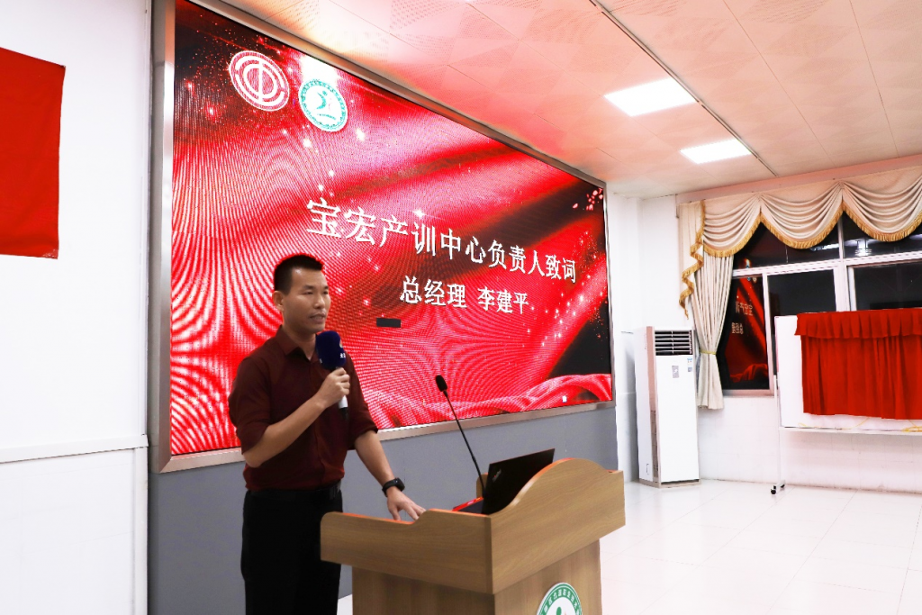 北滘鎮(zhèn)總工會工匠學院揭牌及首期工業(yè)機器人培訓班正式開班！